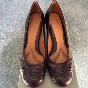 Brown Nurture Wedges